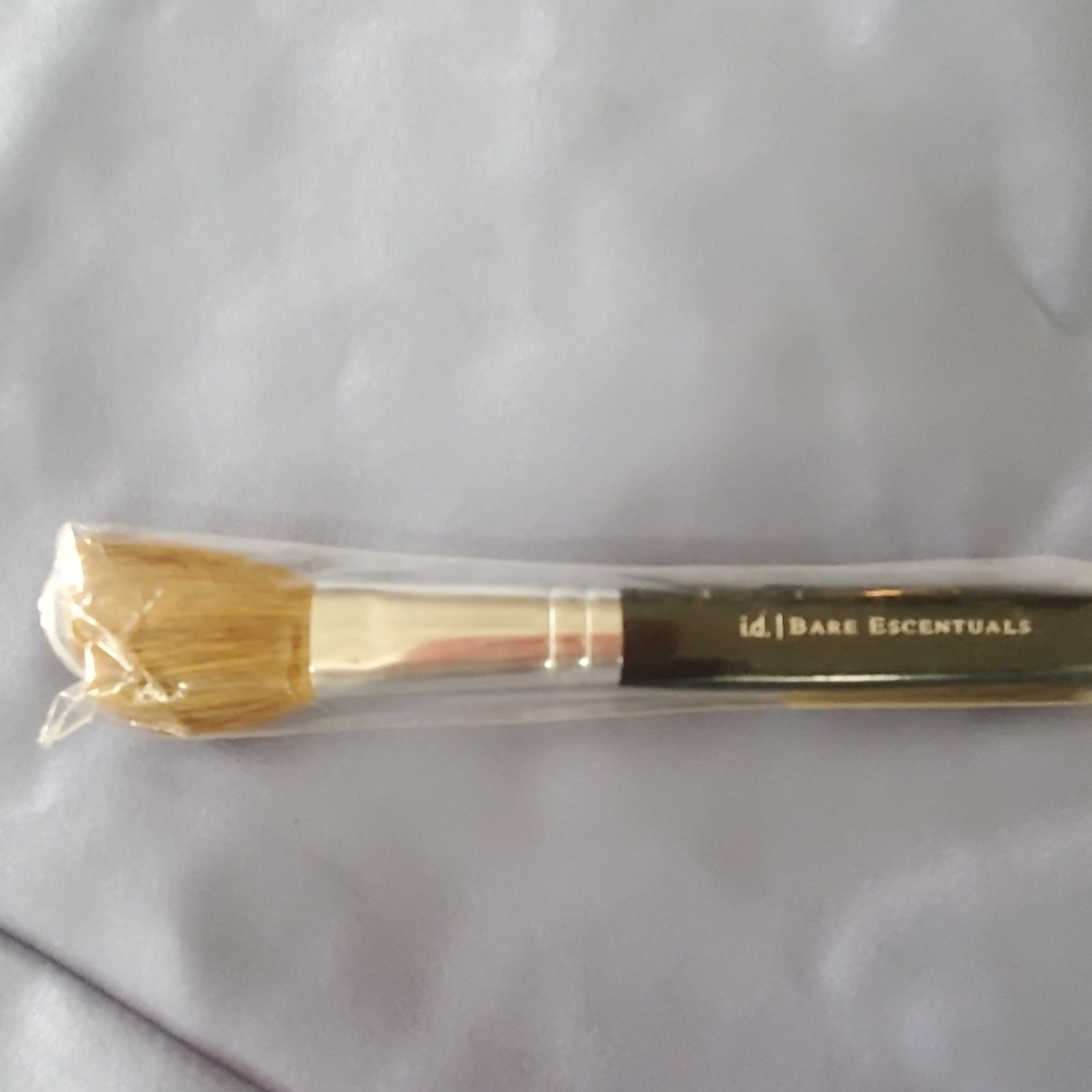 Bare Minerals angled blush brush